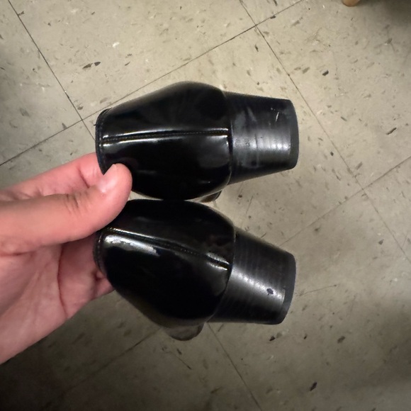 Ara Black Patent Leather Heels - Picture 4 of 6